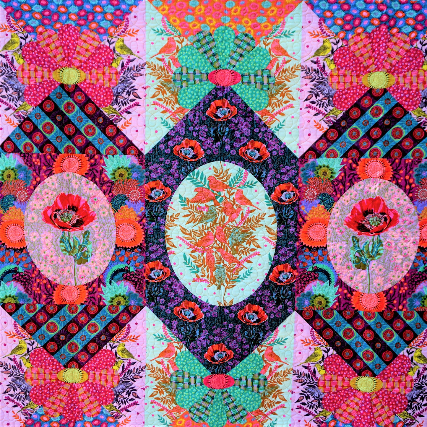 Visions Quilt Club BOM Quilt Kit | Bright Eyes by Anna Maria Horner | PWAMHVISIONSFULL